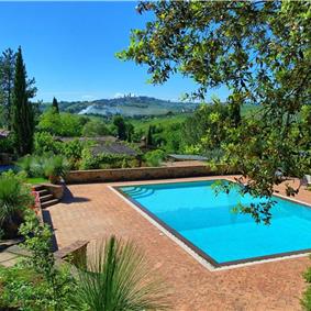 5 bedroom villa with pool and tennis court near San Gimignano, sleeps 10